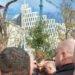 Beriša napadnut na protestu u Tirani, dobio udarac pesnicom u glavu (VIDEO)
