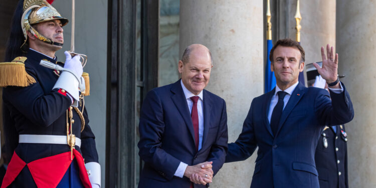 Makron ne isključuje slanje tenkova; Šolc: Slanje u saradnji sa saveznicima