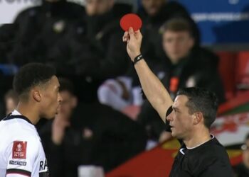 Novost u fudbalu: Okrugli crveni karton (VIDEO)
