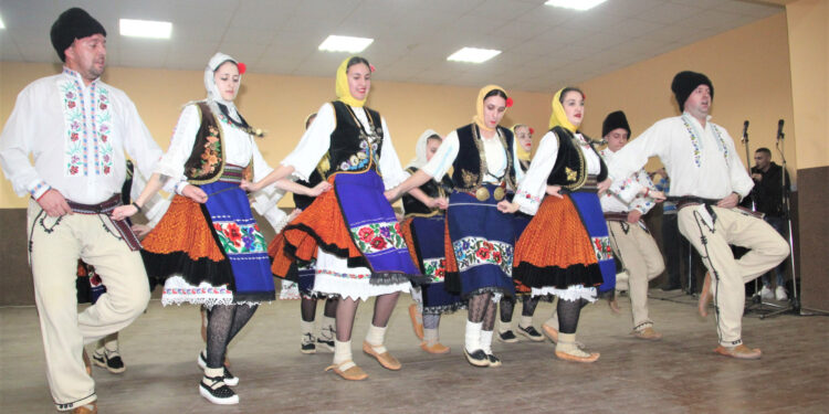 Pesma i igra pokreću sela