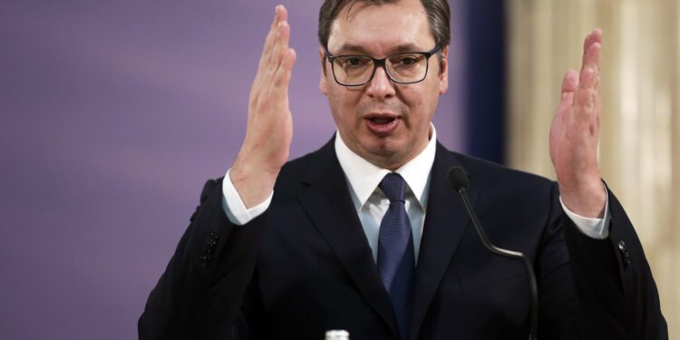 Vučić: U narednih sedam, osam dana odluka o povećanju premija za mleko