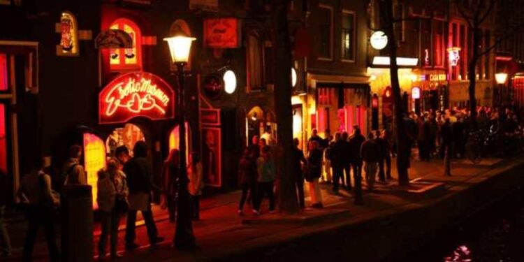 Amsterdam zabranjuje marihuanu u čuvenoj Četvrti crvenih fenjera