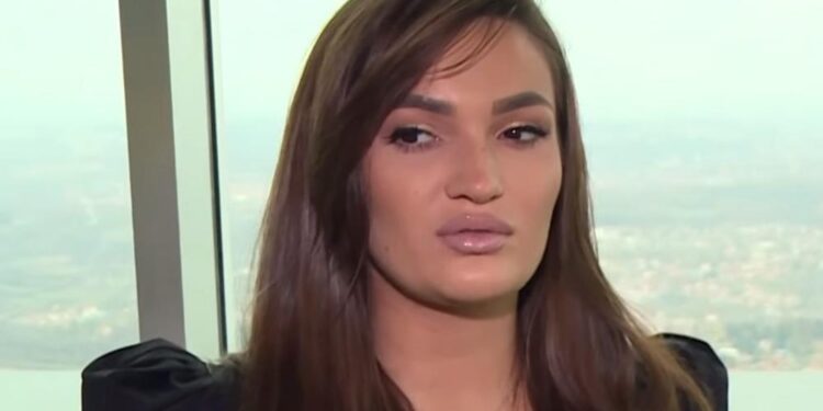 Pevačica se istopila! Sad žari i pali gde god da se pojavi (FOTO)