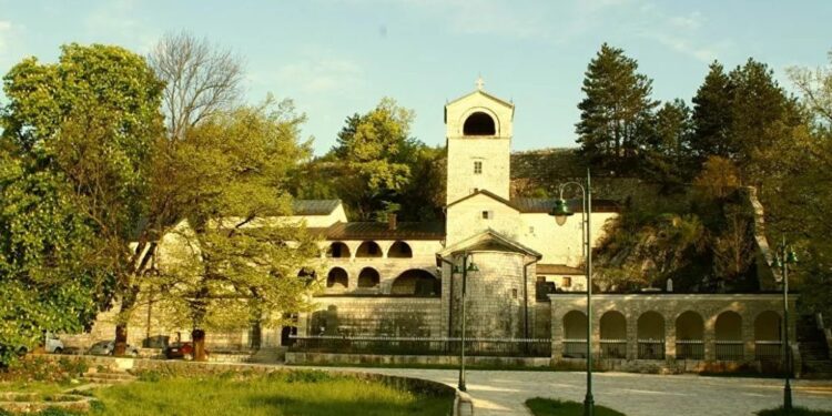 Mitropolija crnogorsko-primorska: Podrška srpskom narodu na raspetom Kosovu