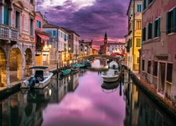 Venecija traži čoveka koji je skočio u kanal sa krova trospratne zgrade
