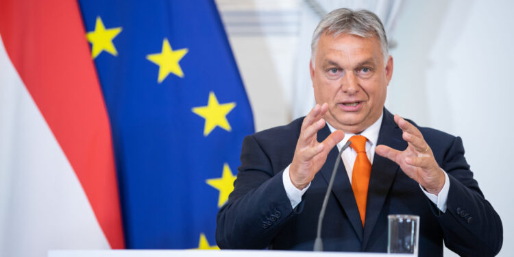 Orban: Mađarska je dovoljno snažna da ostane izvan rata