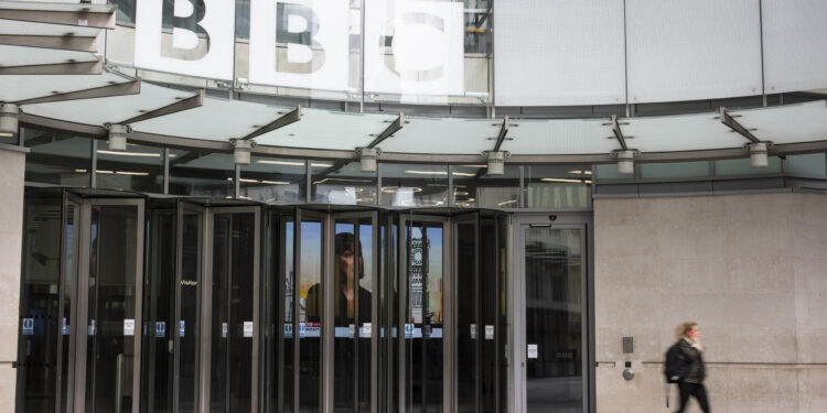 Direktor BBC podneo ostavku usred skandala