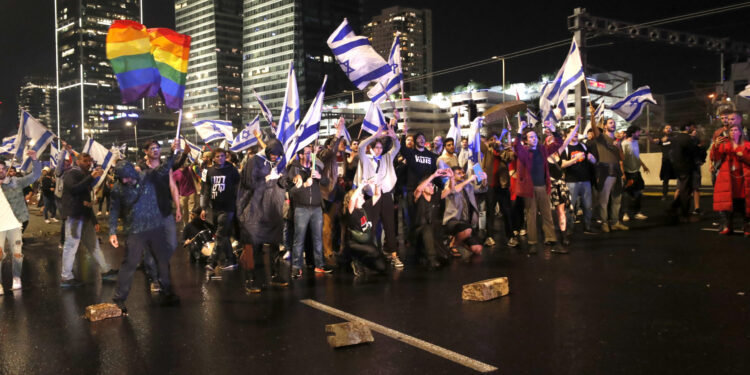 Počeli protesti, desetine hiljada ljudi na ulicama Tel Aviva i Jerusalima