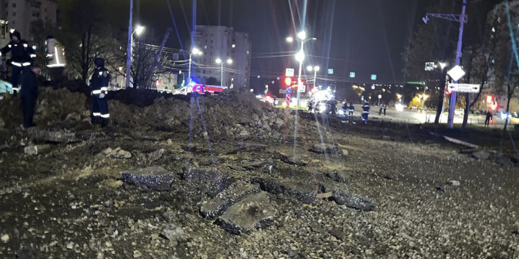 Ruski avion slučajno ispalio projektil na sopstveni grad, napravio krater od 20 metara (VIDEO)