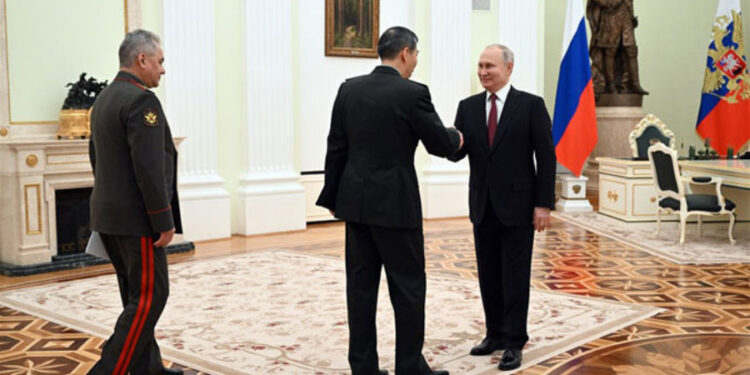 Kineski ministar odbrane na sastanku sa Putinom ocenio da su jake veze Pekinga i Moskve