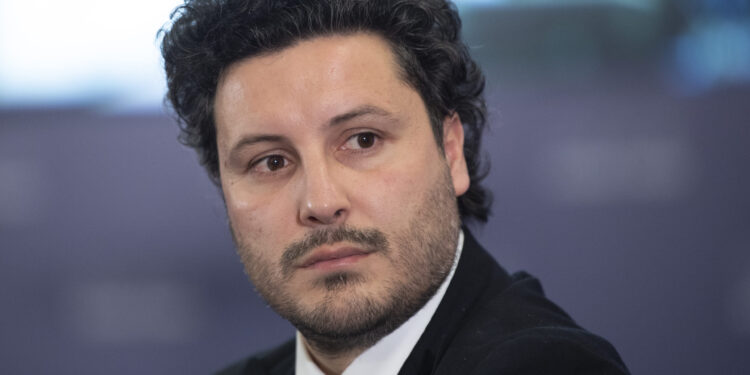 Abazović: Nema govora o bankrotu Crne Gore