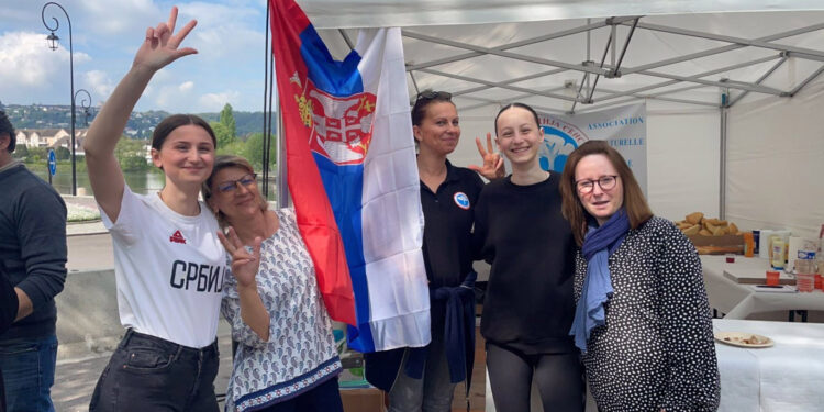 Srpska trobojka u Sansu