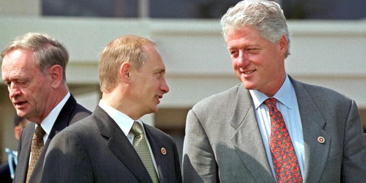 Klinton: Znao sam 2011. da je pitanje vremena kada će Putin krenuti na Ukrajinu