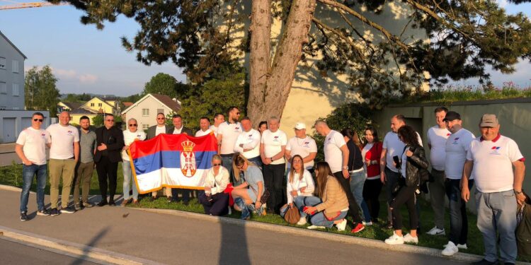 Srbi u Švajcarskoj ujedinjeni u podršci predsedniku Vučiću