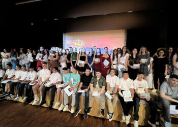Slavlje uz diplome i balone