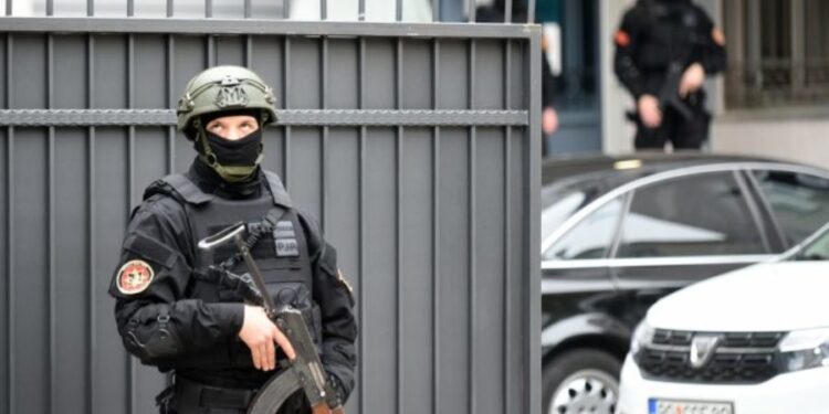 Policija na nogama; U toku pretresi u celoj Crnoj Gori; Ko je na spisku?
