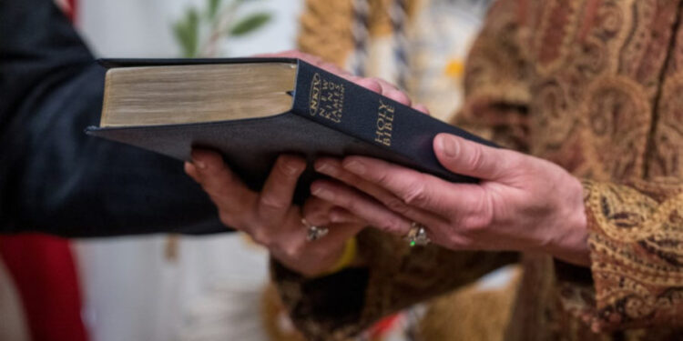 Školski okrug u Juti uklonio Bibliju iz škola zbog “vulgarnosti i nasilja”