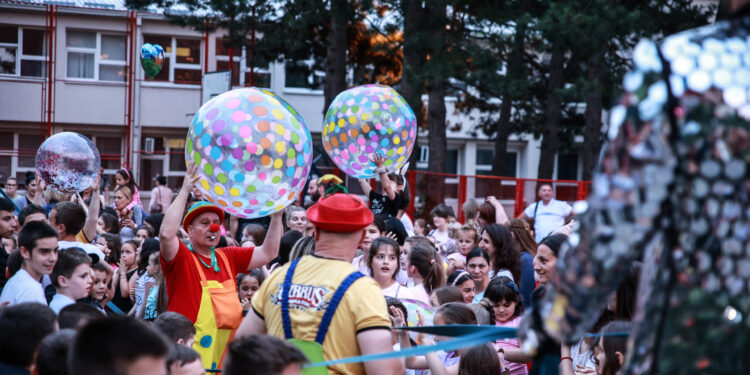 Humanitarna fondacija "Humanist" okupila preko hiljadu mališana kroz festival prevencije nasilja na internetu