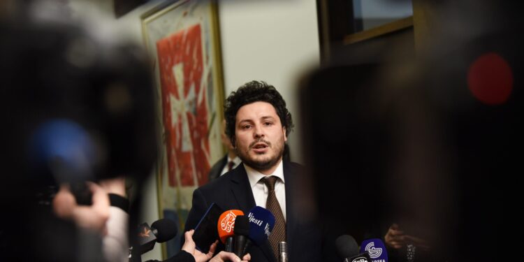Abazović: Glasajte slobodno, cilj je da Crnu Goru odvedemo u EU