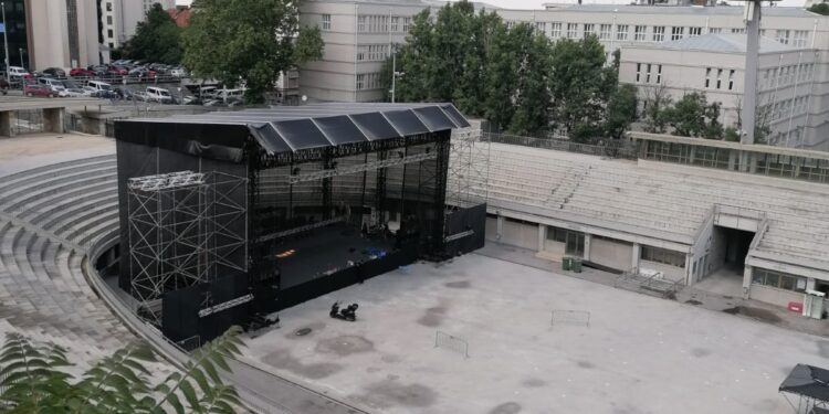 Poslednje pripreme pred spektakl: Postavlja se bina za koncert Baje Malog Knindže na Tašmajdanu