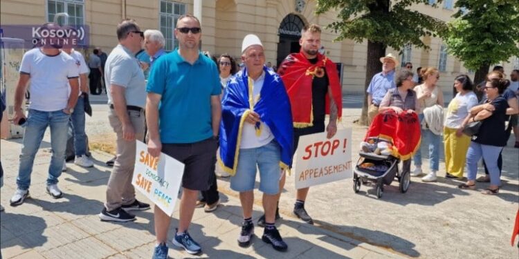 Kosovska dijaspora u Austriji podržala Kurtija: SAD i EU su nepravedne