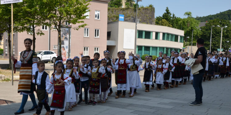 Srbi najbrojniji u defileu