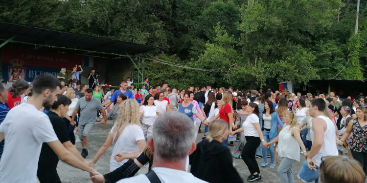 Uz fudbal i kolo 5.000 zemljaka