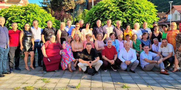 Iz rasejanja na susret generacije
