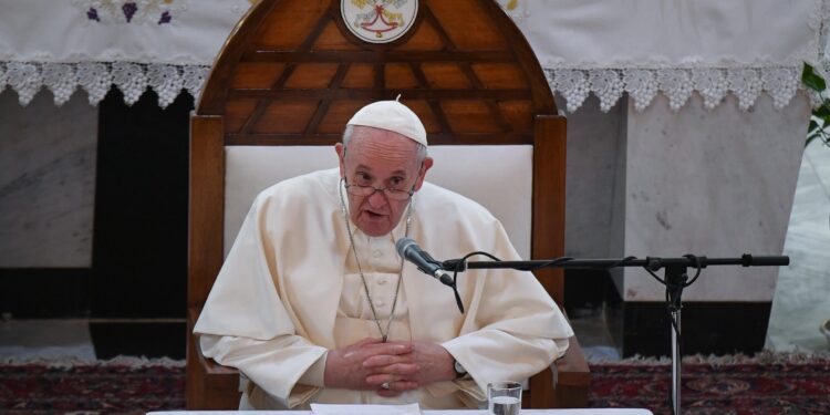 Papa poručio transrodnoj osobi: “Bog nas voli onakve kakvi jesmo”