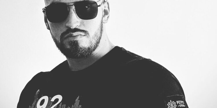 Sve puca od mišića: Aleksandar Janković pokazao izvajano telo! (FOTO)