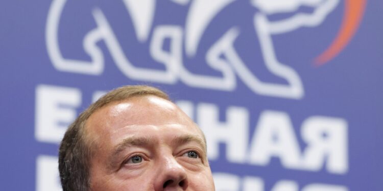 Medvedev: Rusija i NATO – na granici rata