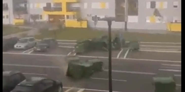 Nestvarna scena u Zemunu: Kontejneri “lete” ulicom (VIDEO)
