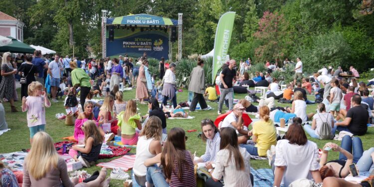 24Kitchen Piknik u Bašti – vikend za uživanje u vrhunskoj hrani i koncertima u prirodi!
