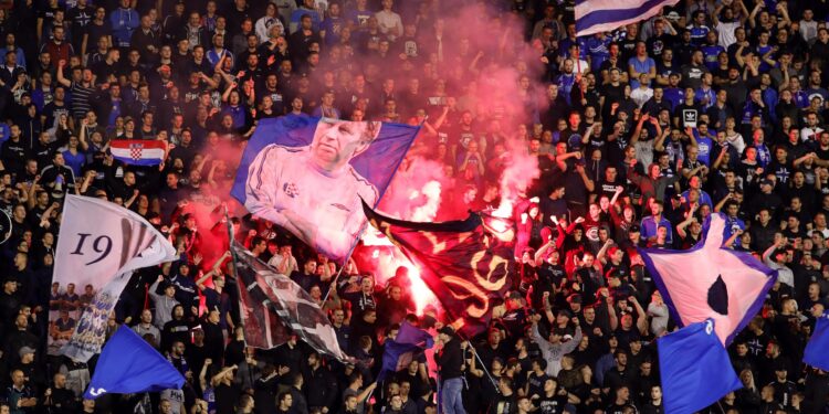 U krvavom okršaju navijača AEK-a i zagrebačkog Dinama ubijen navijač AEK-a