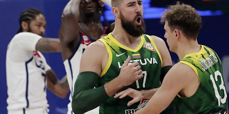 Košarkaši Litvanije pobedili SAD, sa Srbijom u četvrtfinalu Mundobasketa