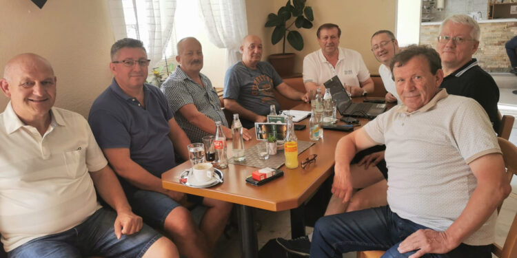 Mladi da dođu na skupštinu