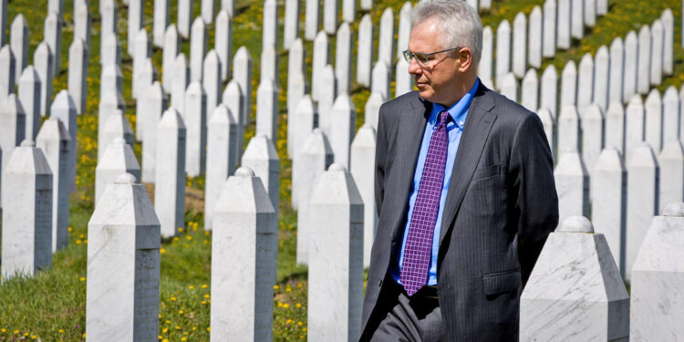 Ambasador SAD poručio Dodiku da SAD nisu neprijatelj Srba niti bilo koga u BiH