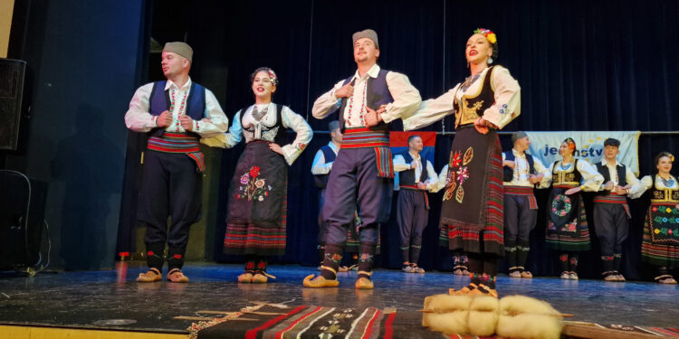 Igrom i pesmom kroz Srbiju
