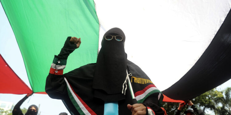 “Hamas mora biti uništen, jasno je ko stoji iza njih”