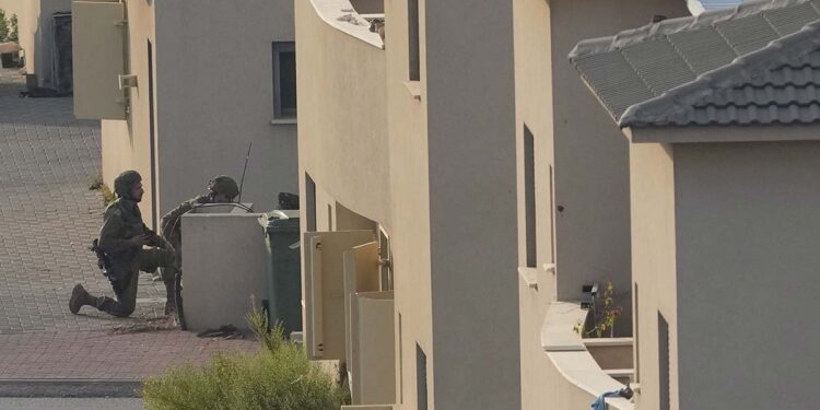 Izrael prebacuje borbenu tehniku na granicu sa Libanom