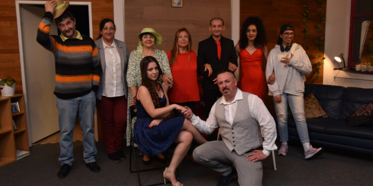 Na sceni pet godina