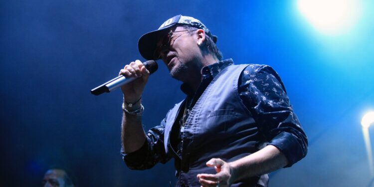 “Oni imaju više pregleda, ali meni ljudi dođu na koncert”: Džiboni o trendovima u muzici, pa prokomentarisao i Aleksandru Prijović
