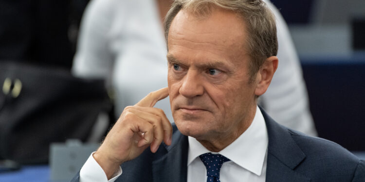 Tusk požuruje Dudu