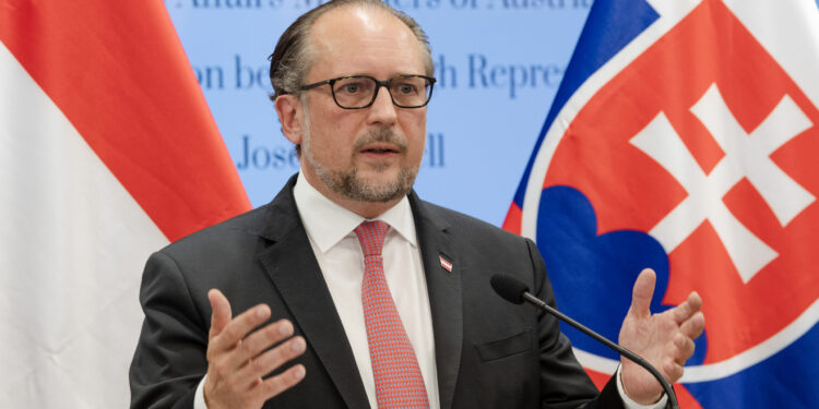 Šalenberg: Gubimo Srbiju…