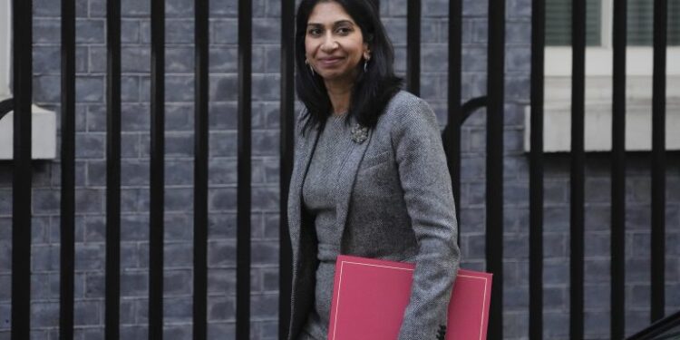 Britanska ministarka smenjena zbog komentara o propalestinskim protestima