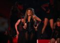 Rita Ora sletela na Kosovo: Dubok uzdah i ruka na srcu… (VIDEO)