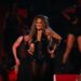 Rita Ora sletela na Kosovo: Dubok uzdah i ruka na srcu… (VIDEO)