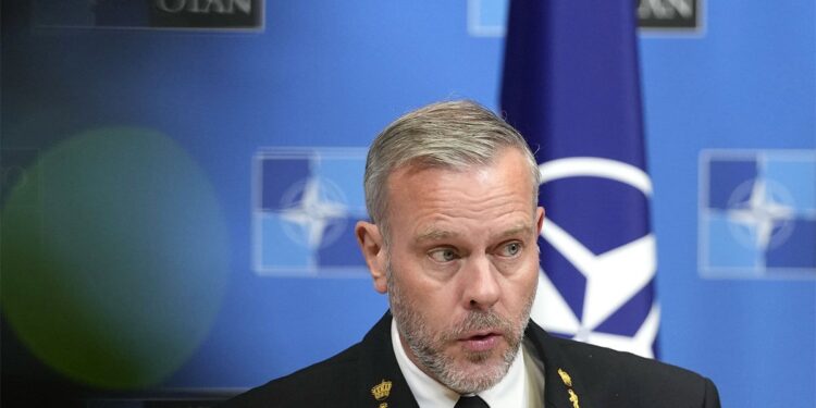 Admiral NATO: Pripremite vodu, baterijsku lampu i tranzistor