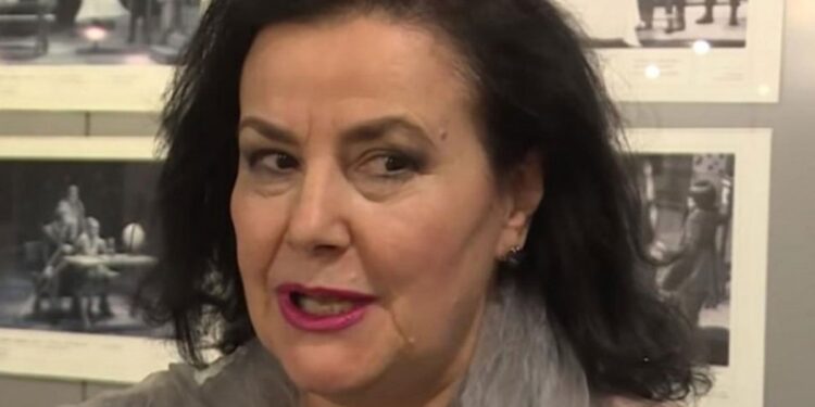 Kćerka Snežane Savić: Nisam išla u školu jer se mama skidala pred kamerama