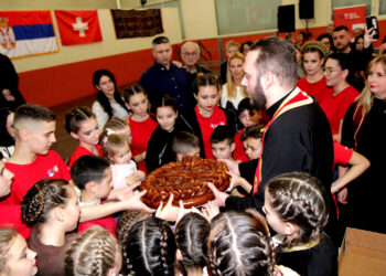 Druženje uz kolač i folklor